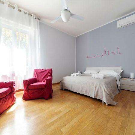 Sant'Orsola Colorful Huge Apartment โบโลญญา ภายนอก รูปภาพ